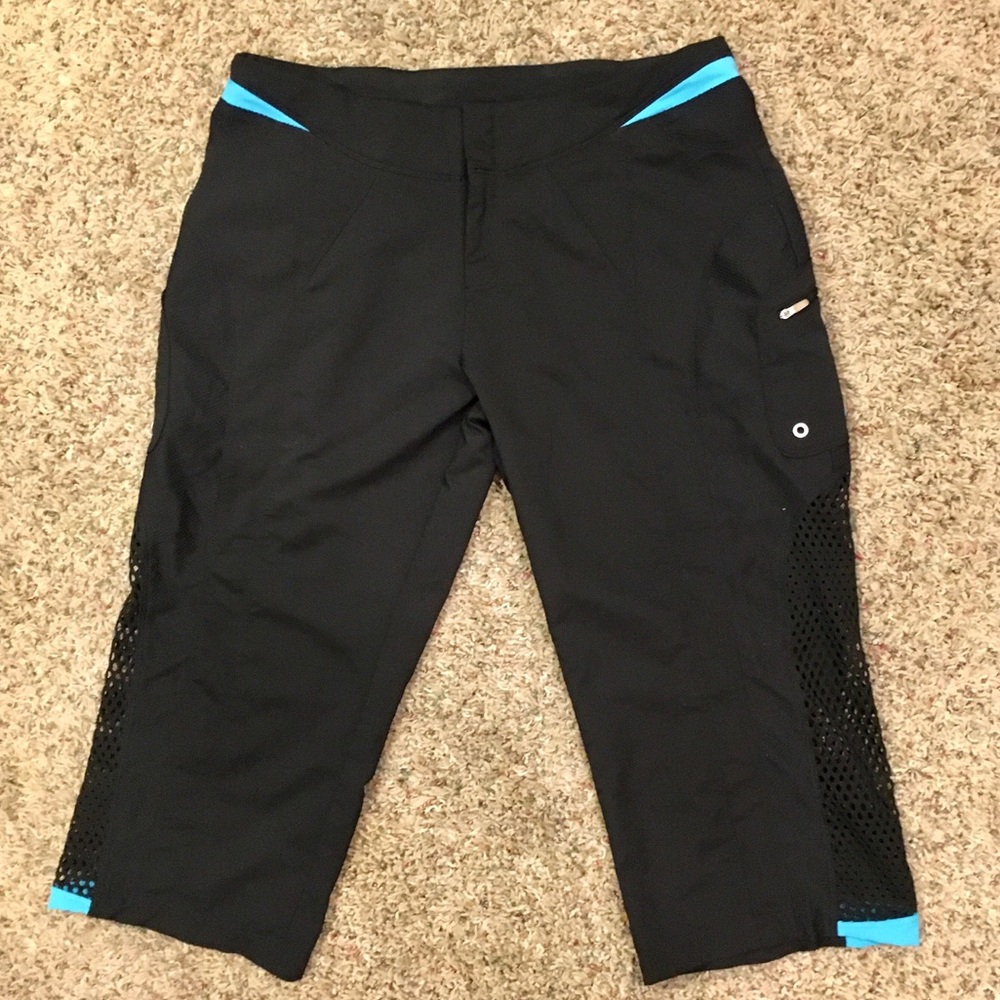 NIKE WOMENS ATHLETIC CAPRIS NWOT